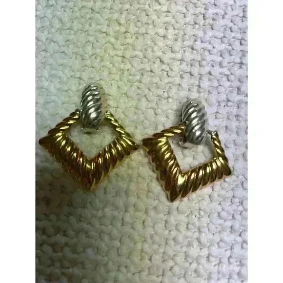 Costume Clip-on Earrings - Picture 6 of 10